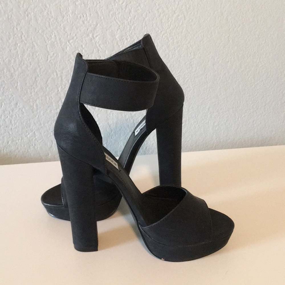 Steve Madden black heel